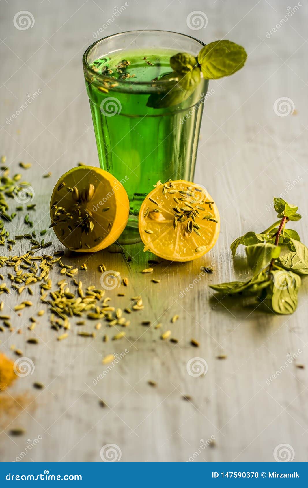 fennel,variyali or foeniculum vulgare juice/shrbat with sliced lemons,citrus Ãâ limon